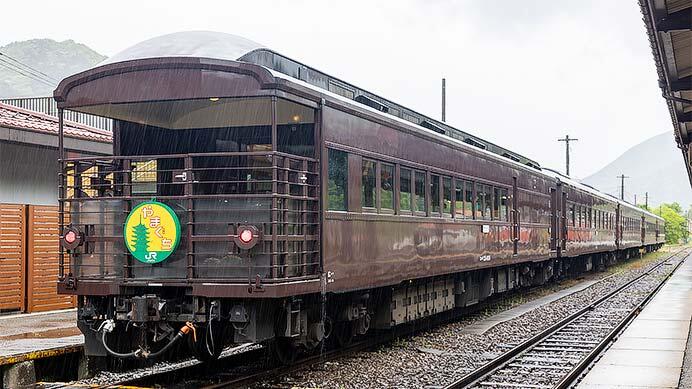 津和野駅に停車中の“SLやまぐち”用35系客車・森田 宏