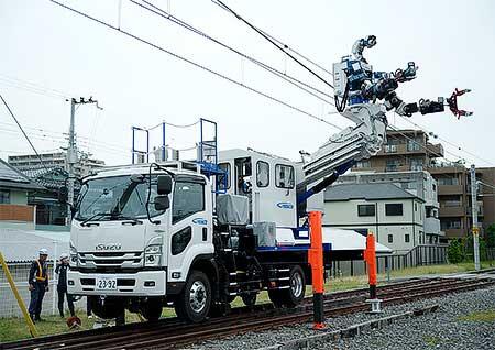 「多機能鉄道重機」