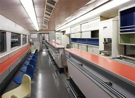 京都鉄道博物館で，0系新幹線電車（35-1）の車内公開