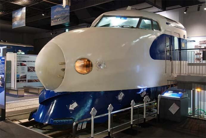 鉄道博物館で0系新幹線(21-25)の運転室を公開