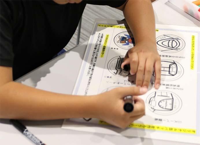 京都鉄道博物館で,お子さま向けワークショップ「鉄道車両の顔缶バッジをつくろう」開催