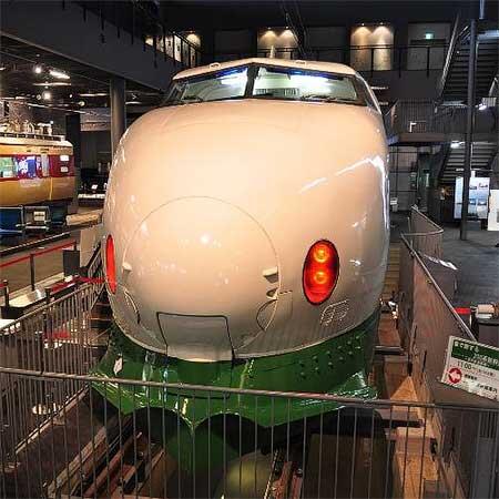 鉄道博物館で200系新幹線(222-35)の運転室を公開