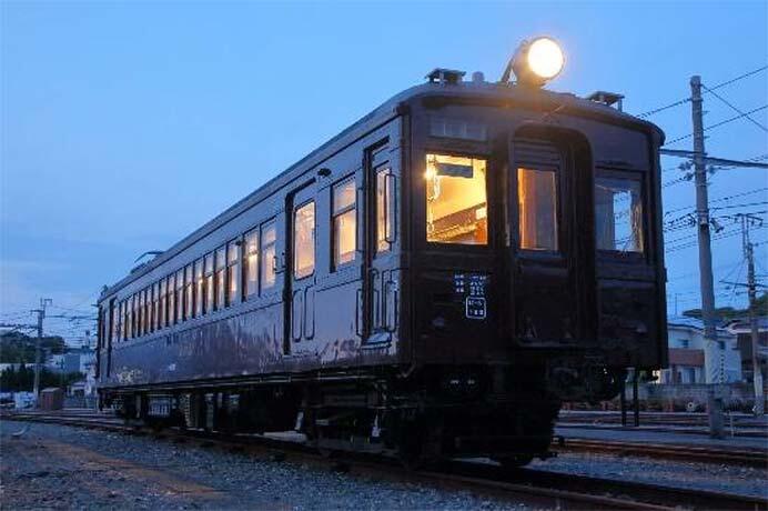 JR西日本，「クモハ42夜間撮影会＠下関総合車両所」を開催