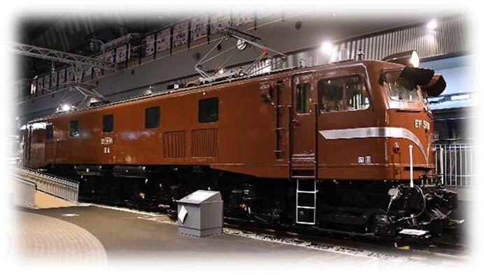 鉄道博物館で公開されるEF58 89号機