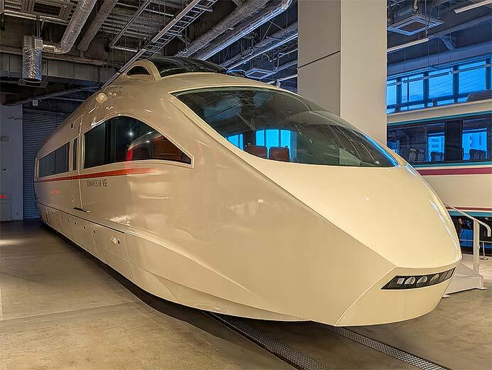 展示中のロマンスカー・50000形「VSE」