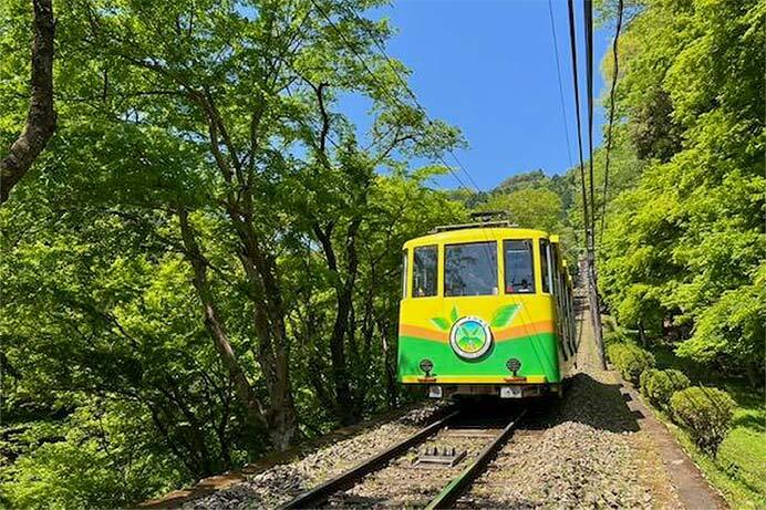 高尾山ケーブルカー(あおば号)