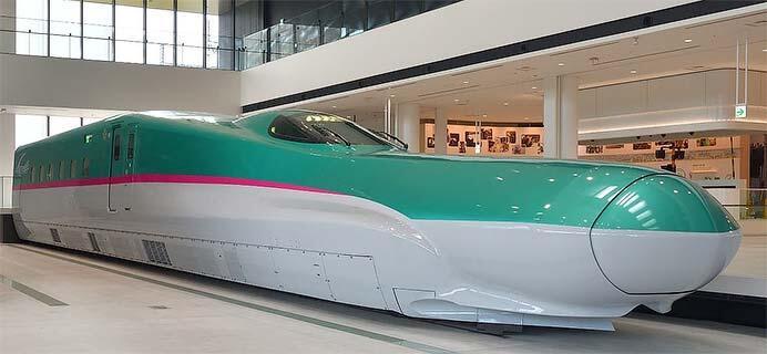 鉄道博物館でE5系新幹線電車の運転室を公開