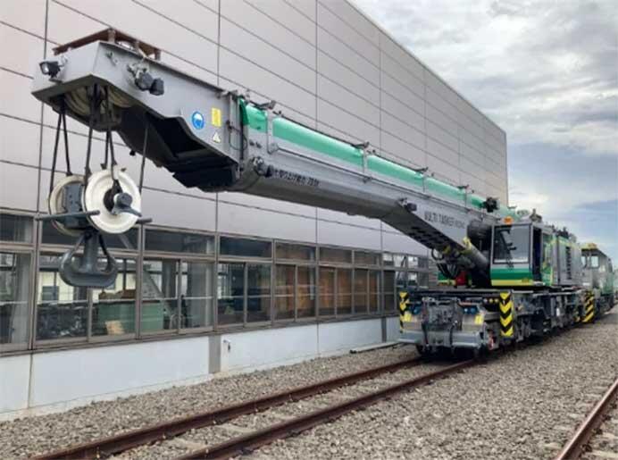 展示される鉄道クレーン車（KRC810N）