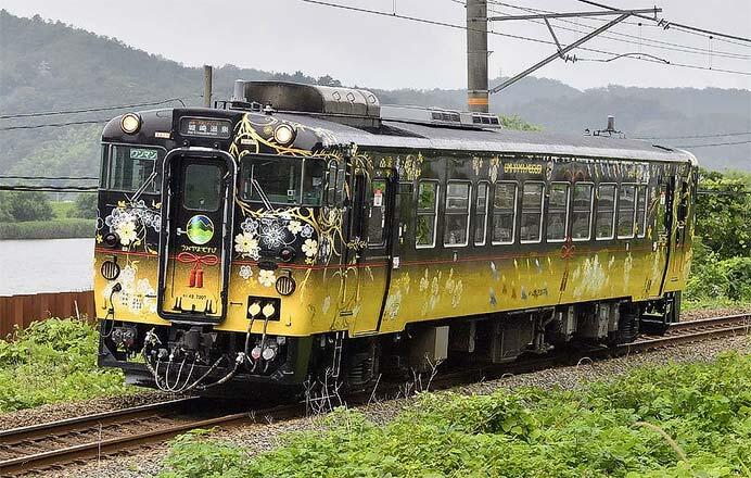 観光列車「うみやまむすび」