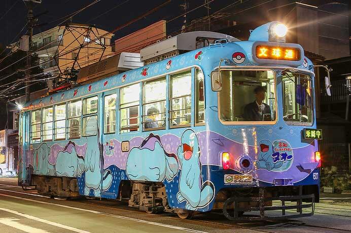 とさでん交通607号車に「ヌオー」ラッピング