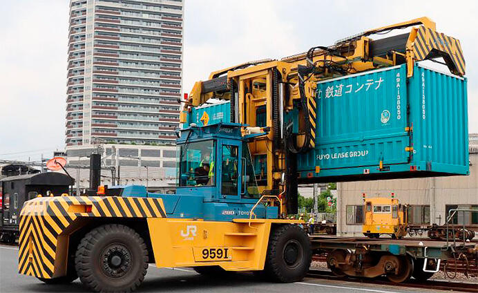 荒川区のふるさと納税返礼品として「機関車の乗車体験＆作業体験」を実施